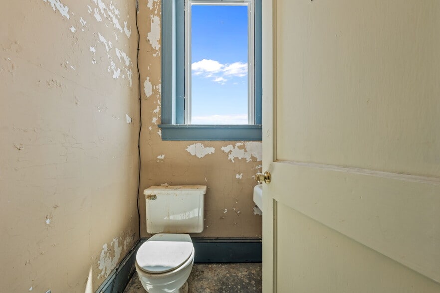 More Photos Of 220-222 S Scales St, Reidsville Storefront Retail Office For Sale