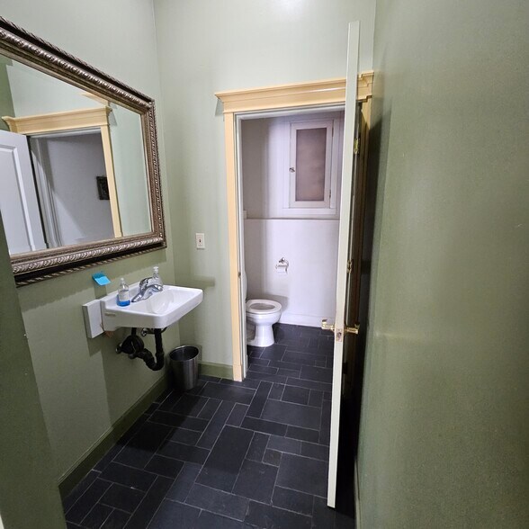 More Photos Of 800-810 W 9th St, San Pedro Office For Sale