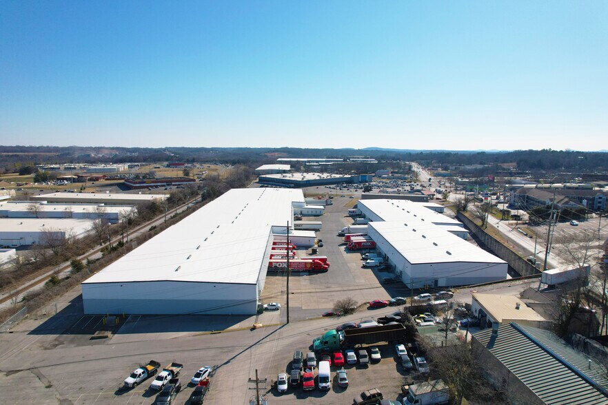 More Photos Of 5006-5050 Harding Pl, Nashville Unknown For Lease