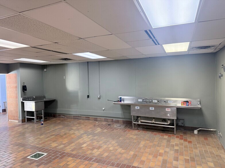 More Photos Of 2214 Lindyview Rd, Bellevue Fast Food For Sale