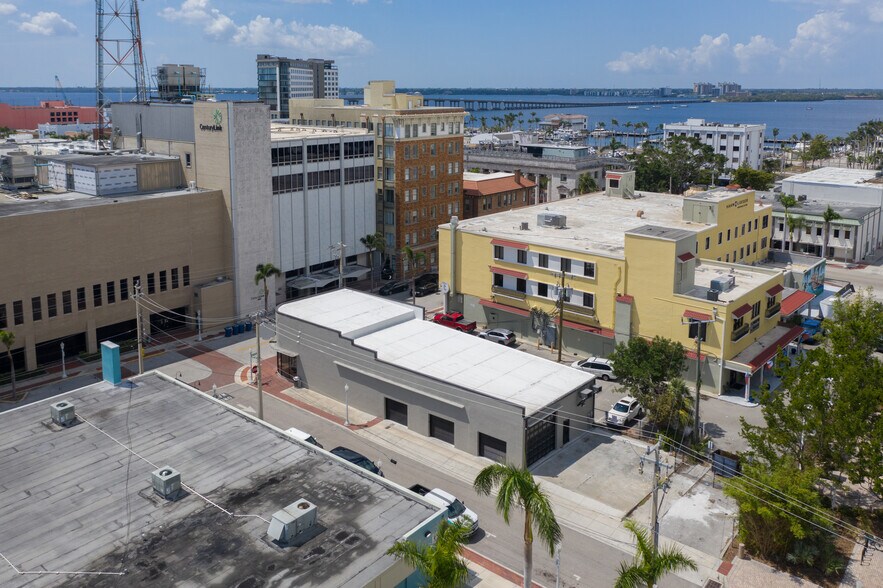 More Photos Of 1529-1531 Lee St, Fort Myers Bar For Sale