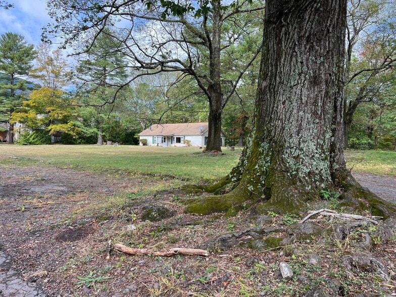 More Photos Of 574 NY-32A Rt, Palenville Hotel For Sale