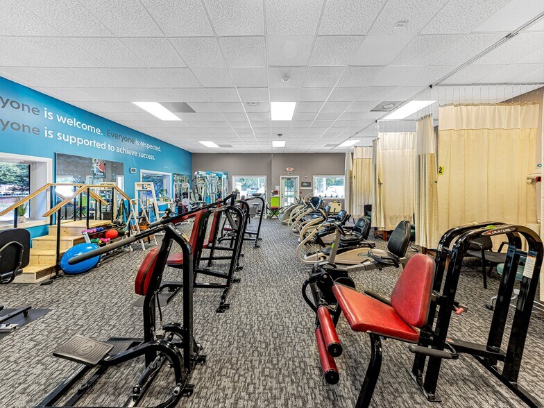 More Photos Of 271 Old Barn Rd, Hendersonville Medical For Sale