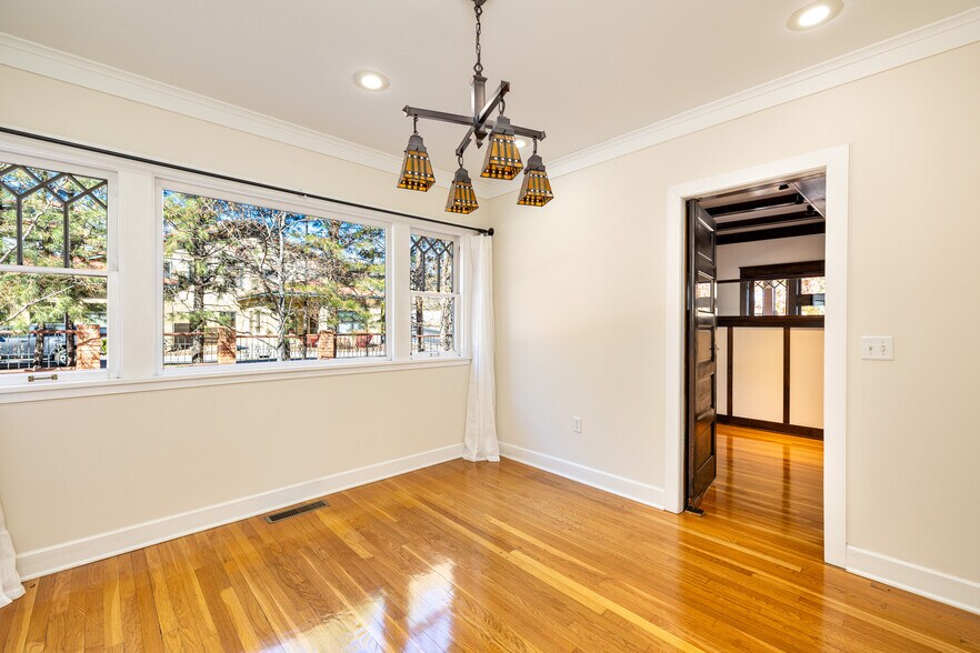 More Photos Of 717 W Riordan Rd, Flagstaff Storefront Retail Office For Sale