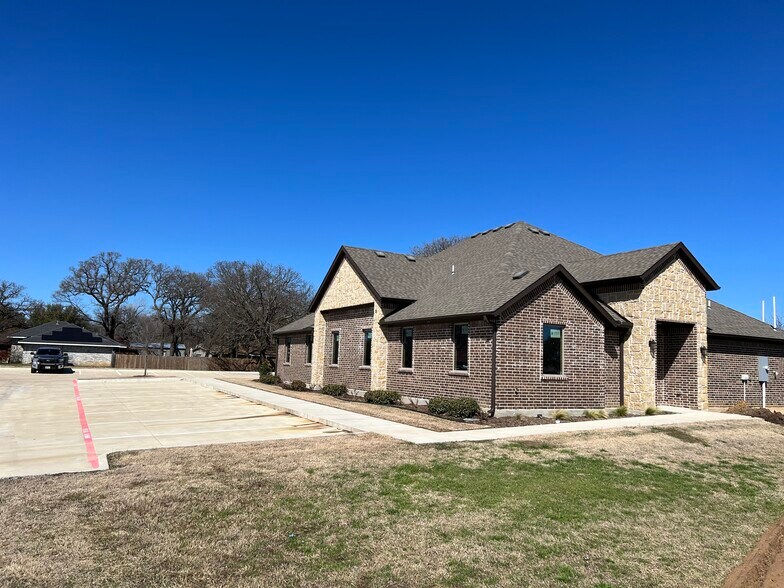 More Photos Of 1600 Creekstone Ct, Seagoville Healthcare For Sale