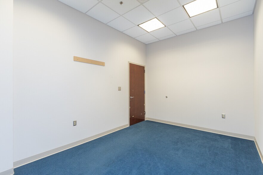 More Photos Of 129 N Main St, Anderson Office For Lease