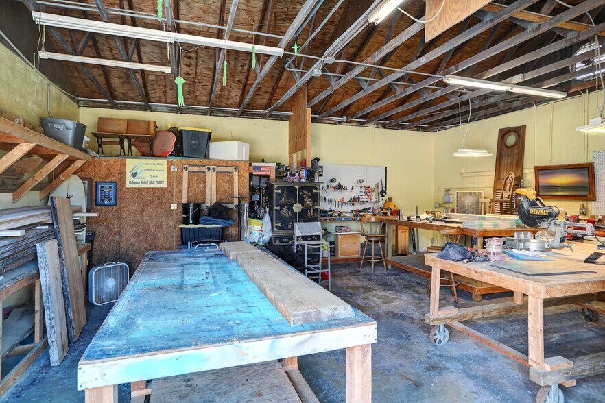 More Photos Of 6820 Woodmere Rd, Sebastian Light Distribution For Sale