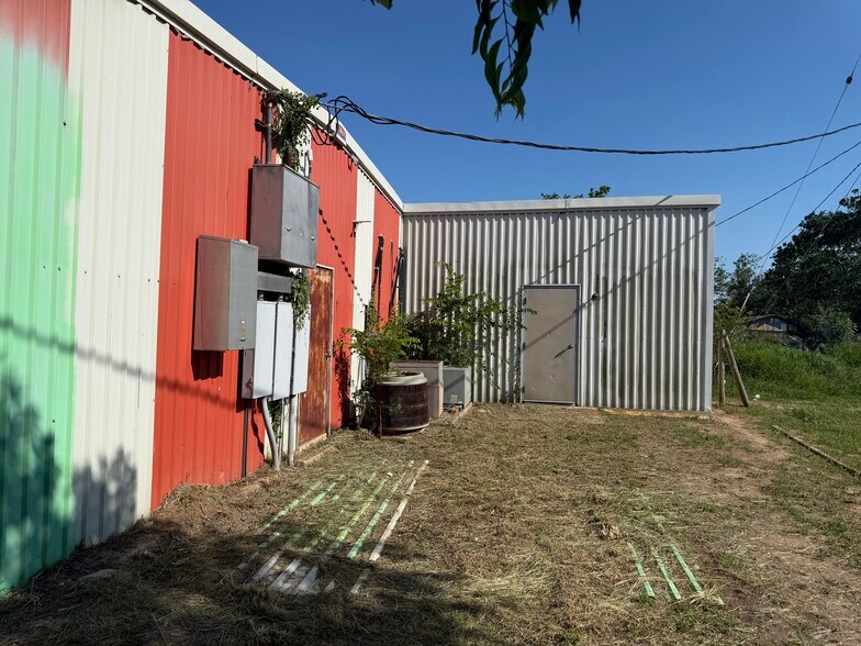 More Photos Of 201 W 2nd Ave, Nixon Warehouse For Sale
