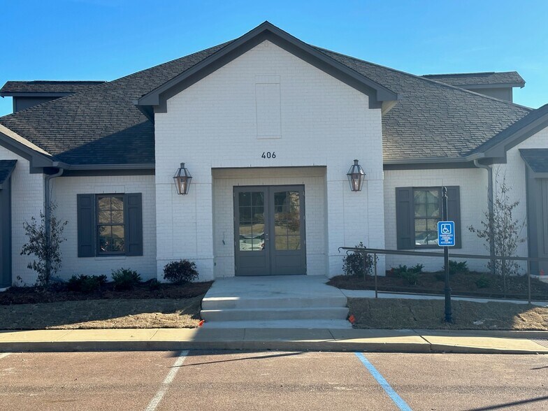 More Photos Of 406 Enterprise Dr, Oxford Office For Sale