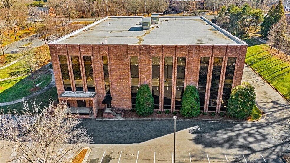More Photos Of 1823 Eastchester Dr, High Point Office For Lease
