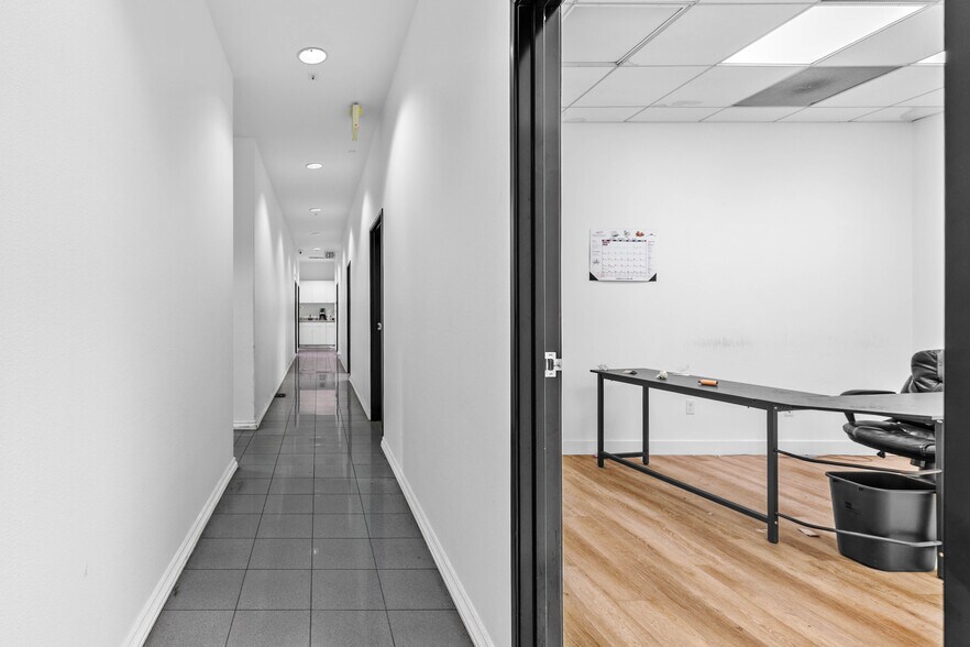 More Photos Of 9362 Eton Ave, Chatsworth Warehouse For Lease