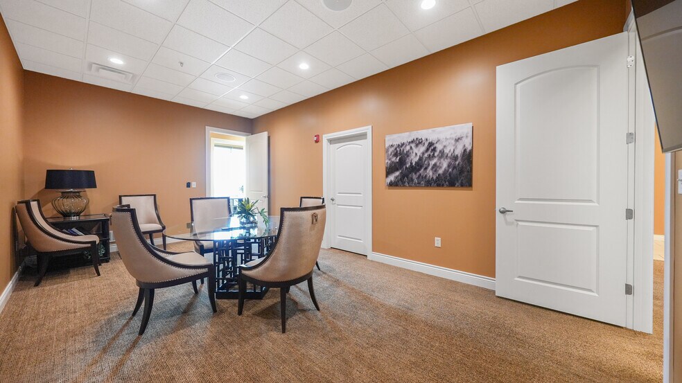 More Photos Of 2265 Bagnell Dam Blvd, Lake Ozark Office For Sale