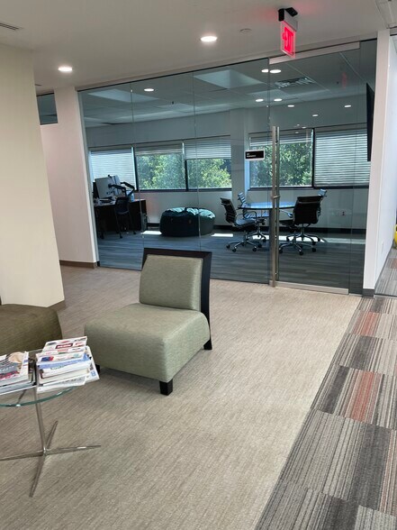 More Photos Of 100 Davidson Ave, Somerset Office For Lease