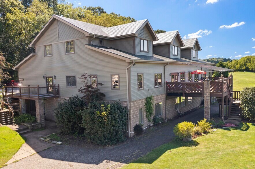 More Photos Of 2652 Hidden Valley Rd, Pittsburgh Medical For Sale