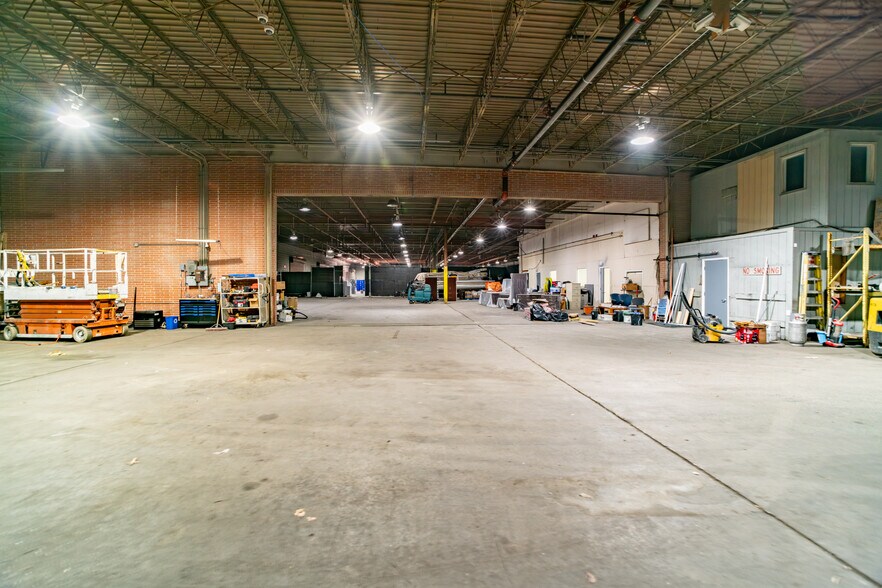 More Photos Of 125-127 Byassee Dr, Hazelwood Warehouse For Lease