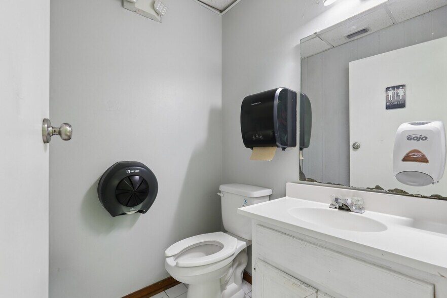 More Photos Of 772 Foxridge Center Dr, Orange Park Office For Sale