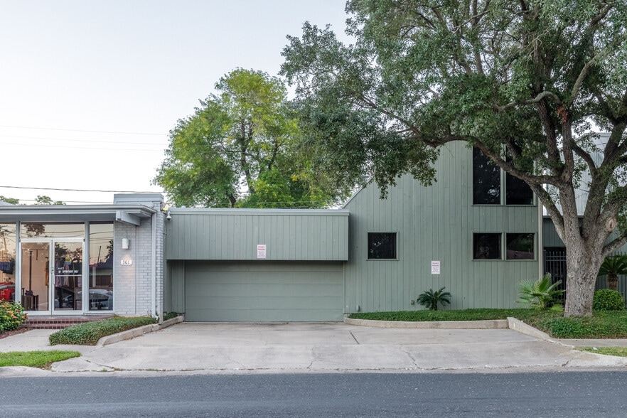 More Photos Of 3301 Santa Fe St, Corpus Christi Office For Lease