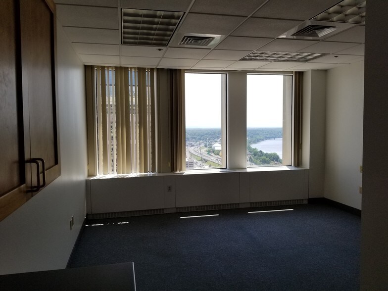 More Photos Of 1500 Main St, Springfield Medical For Lease