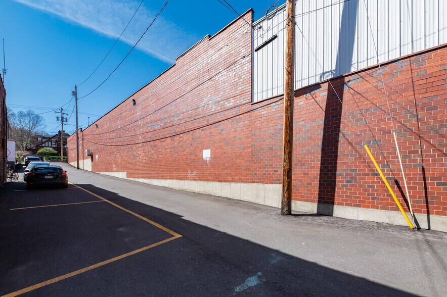 More Photos Of 347 W Main St, Clarksburg Office For Lease