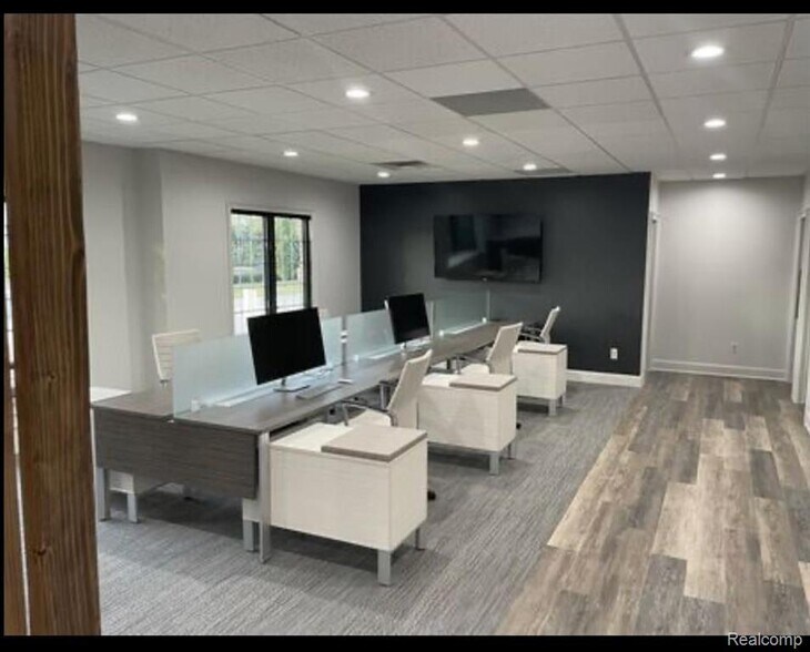 More Photos Of 3062 E Walton Blvd, Auburn Hills Office Residential For Lease