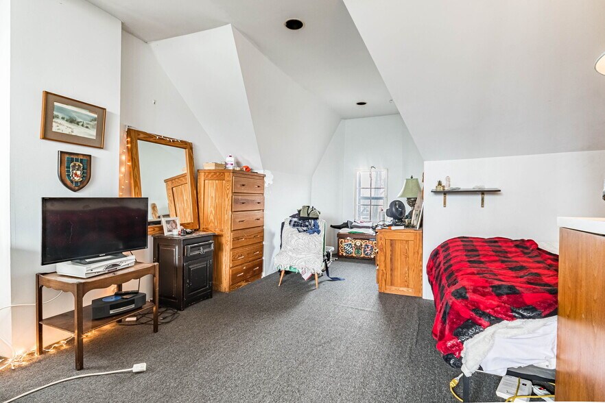 More Photos Of 530 Bathurst St, Toronto Land For Sale