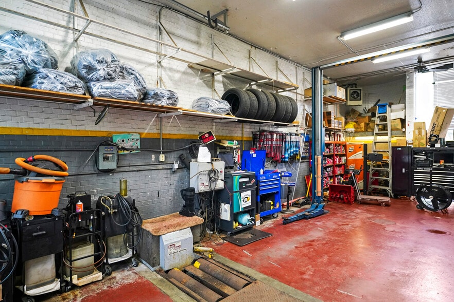 More Photos Of 11410 N Shore Dr, Reston Service Station For Sale