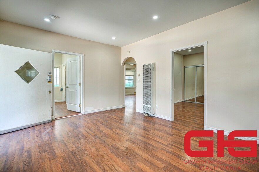 More Photos Of 1234 W 37th Dr, Los Angeles Multifamily For Sale