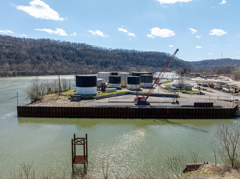 More Photos Of 700 Riverside Dr, Freeport Industrial For Sale