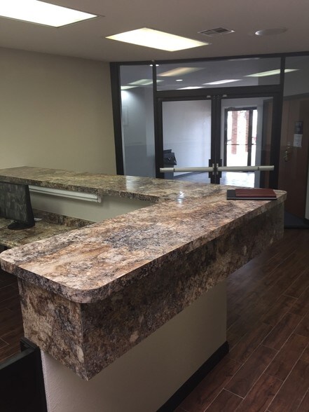 More Photos Of 337 Oaks Trl, Garland Office For Lease