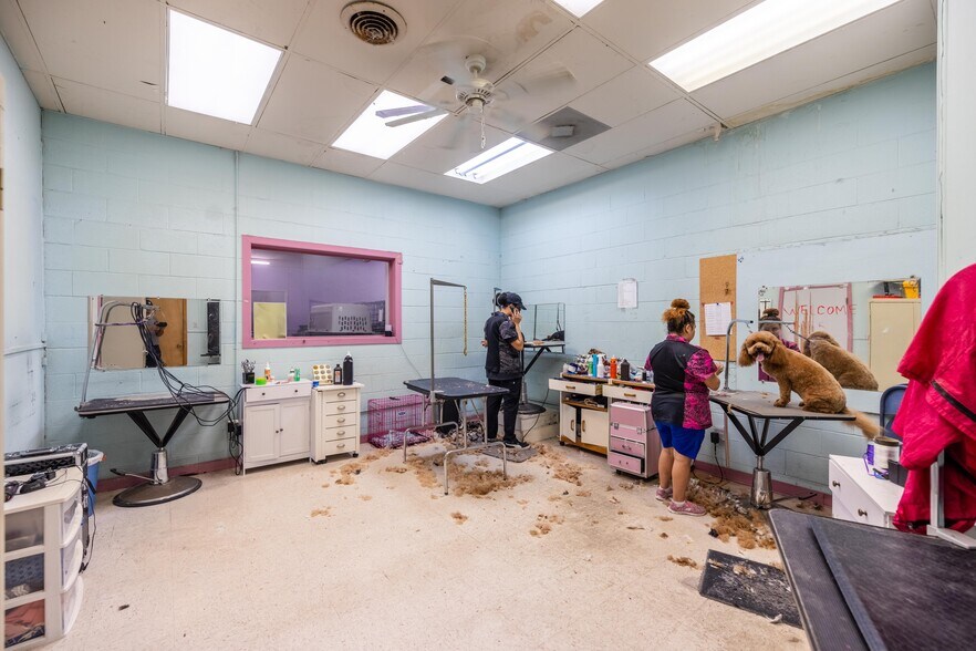 More Photos Of 200 N Main St, Duncanville Storefront Retail Office For Sale