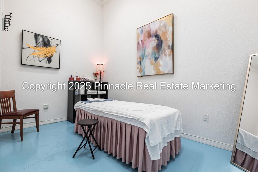More Photos Of 24630 Sandhill Blvd, Punta Gorda Showroom For Sale