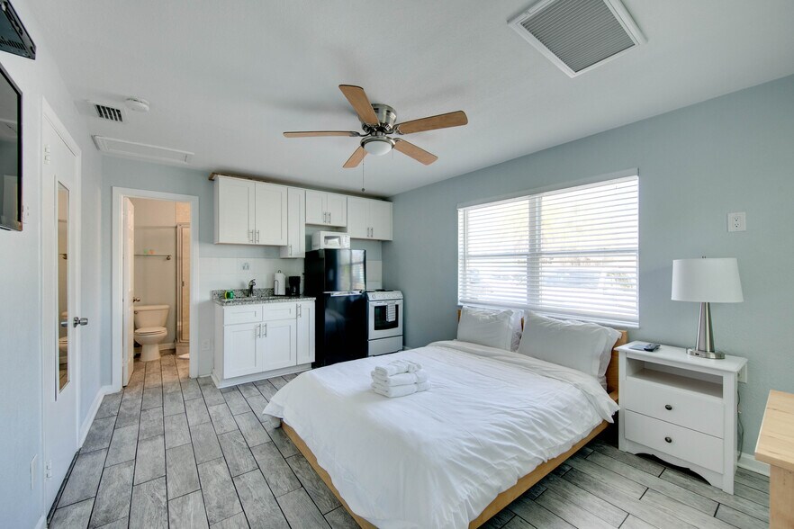More Photos Of 12321 Gulf Blvd, Treasure Island Hospitality For Sale