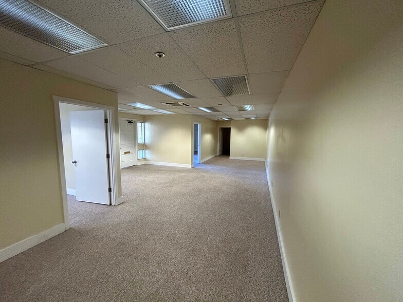 More Photos Of 360-378 Upland Dr, Tukwila Warehouse For Sale