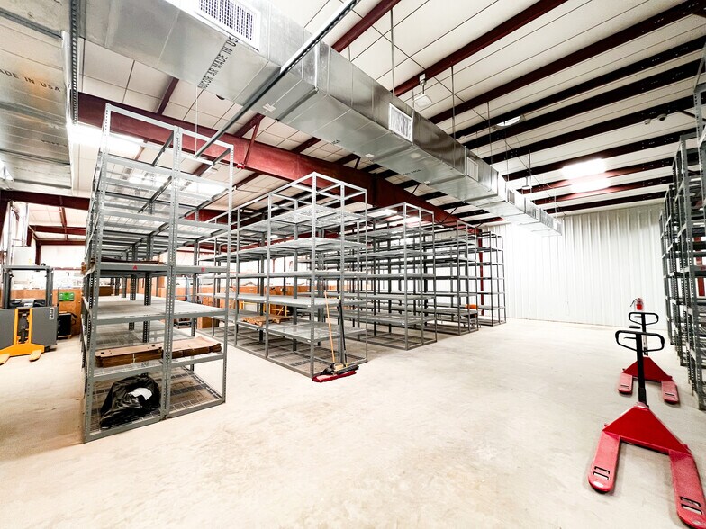 More Photos Of 7 E Industrial Loop, Midland Warehouse For Sale