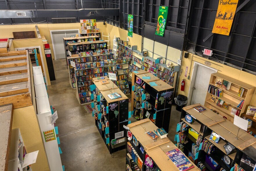 More Photos Of 462 E Henri De Tonti Blvd, Springdale Warehouse For Sale