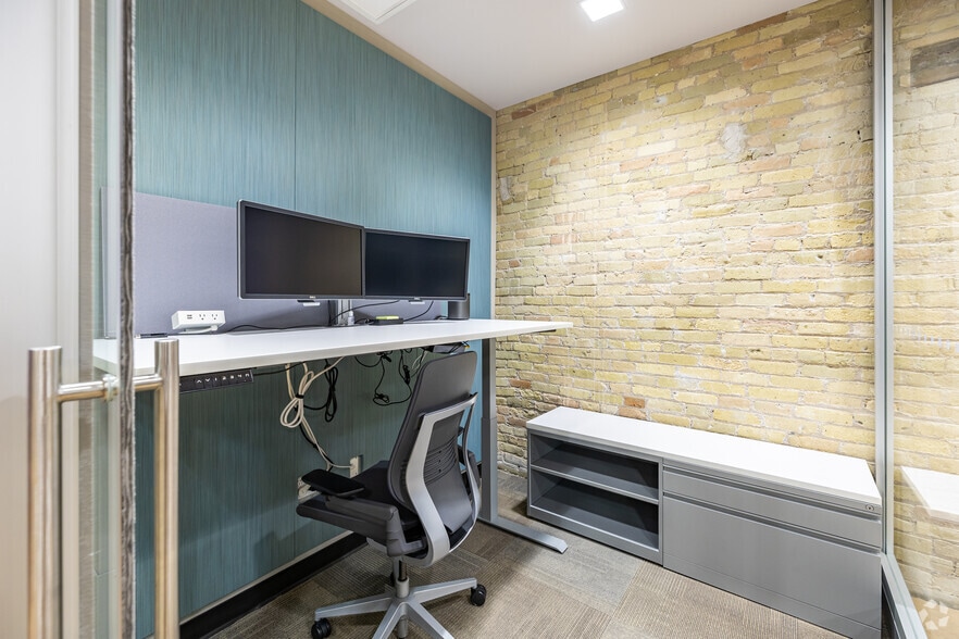 More Photos Of 301-315 N Broadway, Milwaukee Office For Lease