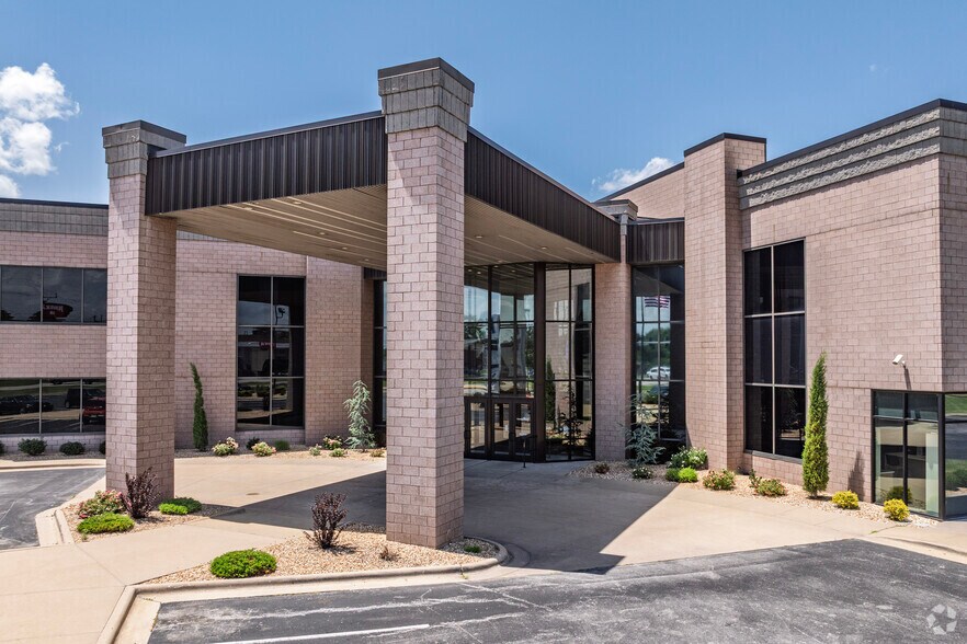 More Photos Of 1341 W Battlefield Rd, Springfield Office For Lease