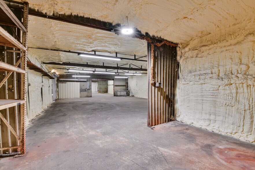 More Photos Of 3115 Sabine St, Forest Hill Warehouse For Sale