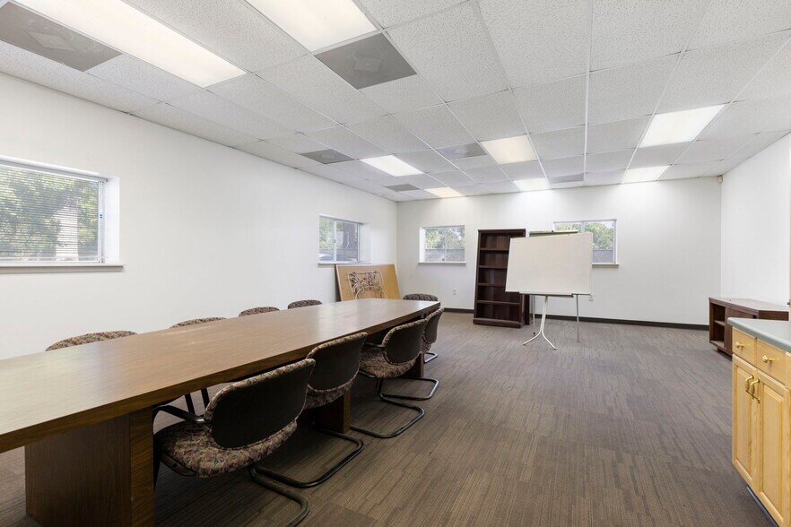 More Photos Of 13568 Oil Field Rd, Conroe Office Residential For Lease