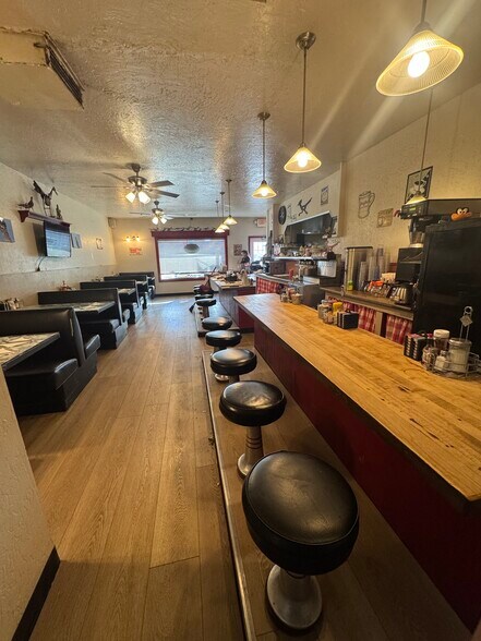 More Photos Of 140 Douglas St, Dayton General Retail For Lease