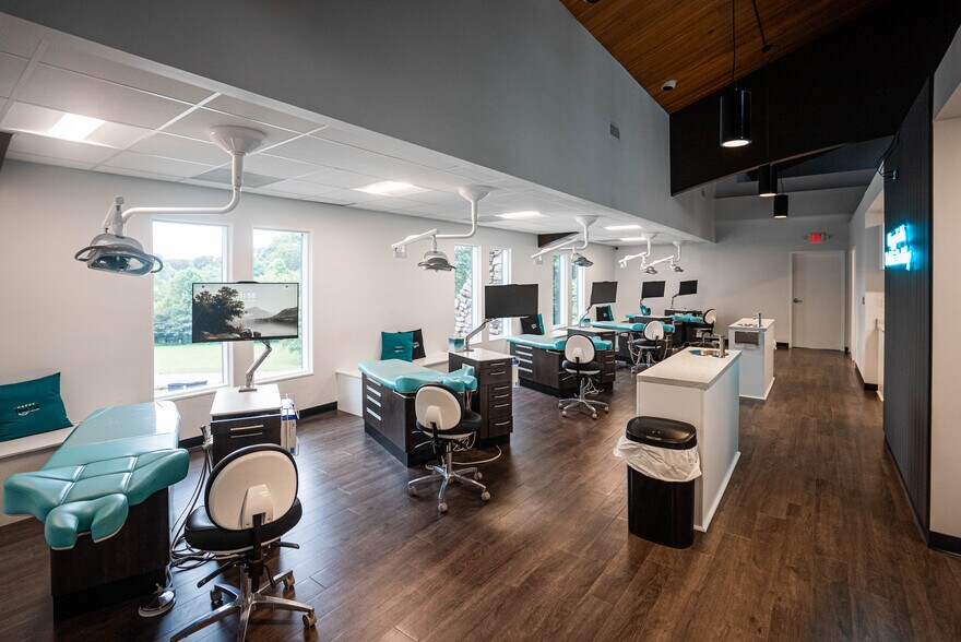 More Photos Of 701 Hartness Rd, Statesville Medical For Sale