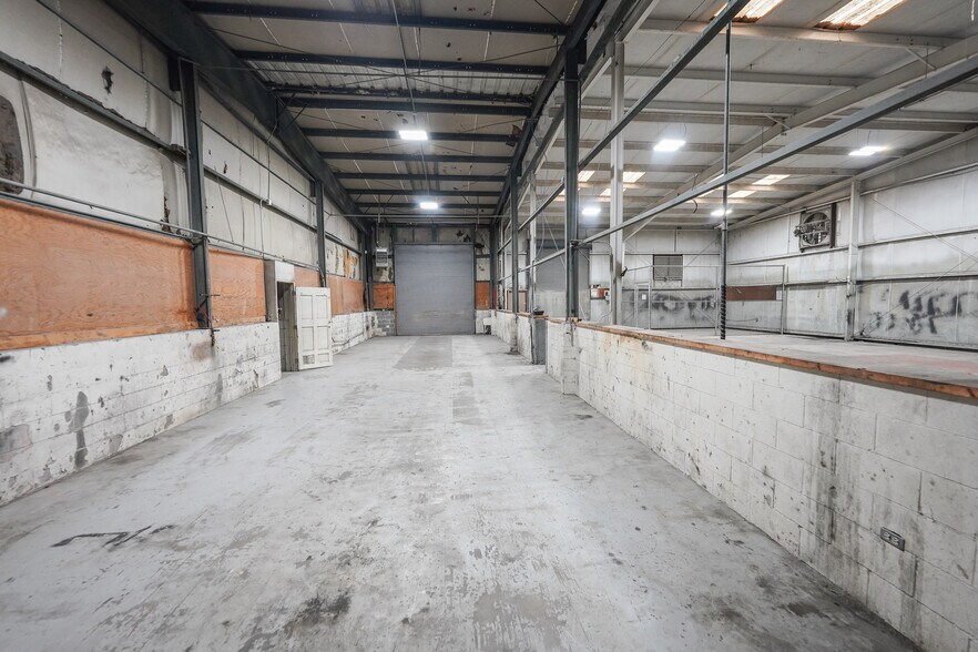 More Photos Of 801 Legion Dr, Dalton Distribution For Lease