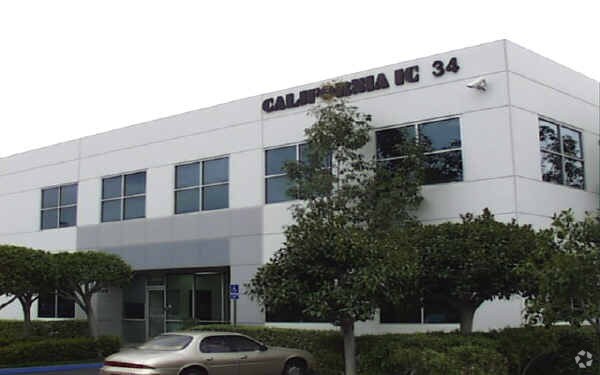 More Photos Of 34 Mauchly, Irvine Research And Development For Lease