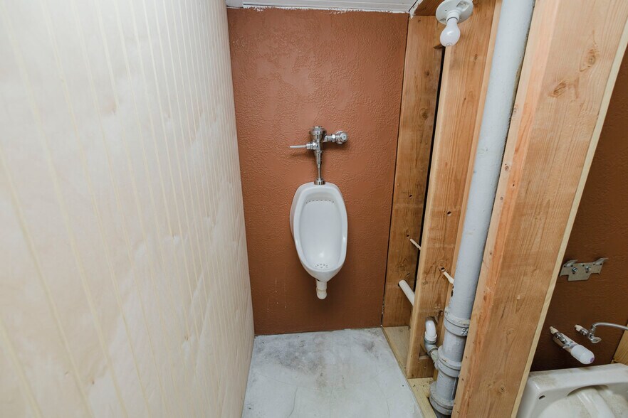 More Photos Of 1610 W 6th Ave, El Dorado General Retail For Sale