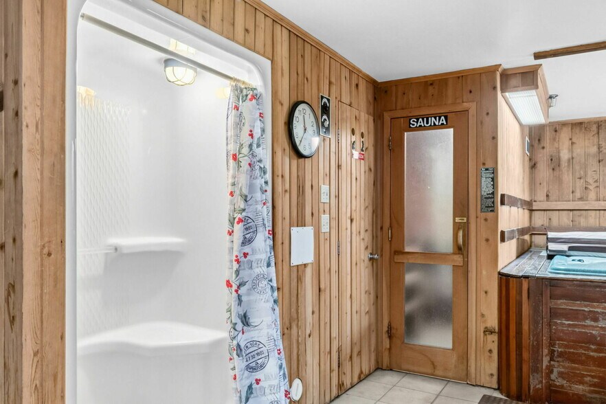 More Photos Of 205 Beaver Lodge Rd, Frisco Hotel For Sale