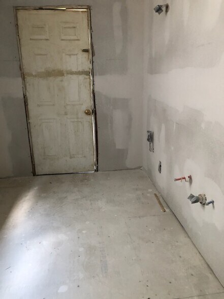 More Photos Of 7418 Chef Menteur Hwy, New Orleans Hotel For Sale