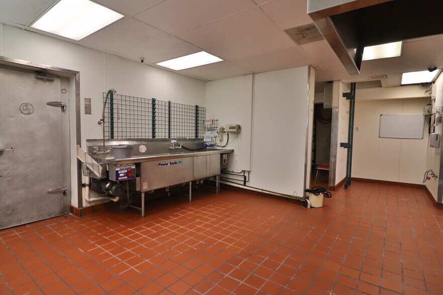 More Photos Of 1902 Mountain View Dr, Cody Fast Food For Sale