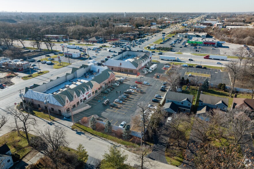 More Photos Of 623 W North Ave, Elmhurst Unknown For Lease