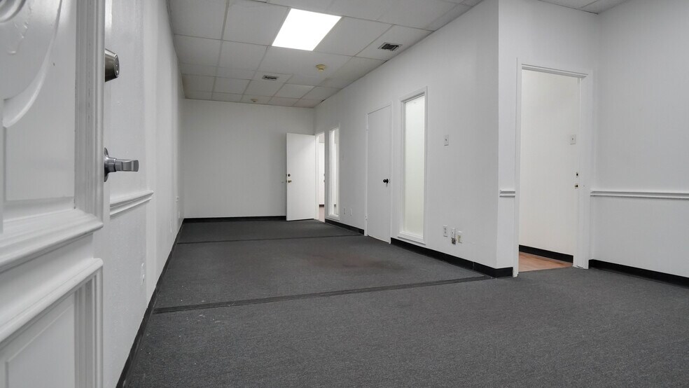 More Photos Of 8700 9th Ave, Port Arthur Office Residential For Lease