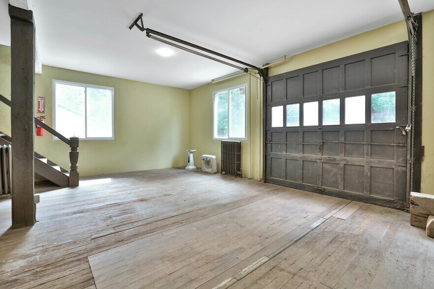 More Photos Of 68 Brook St, Croton On Hudson Showroom For Sale